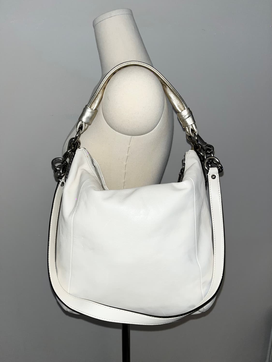 Coach allwhite shoulder bag 상품이미지4