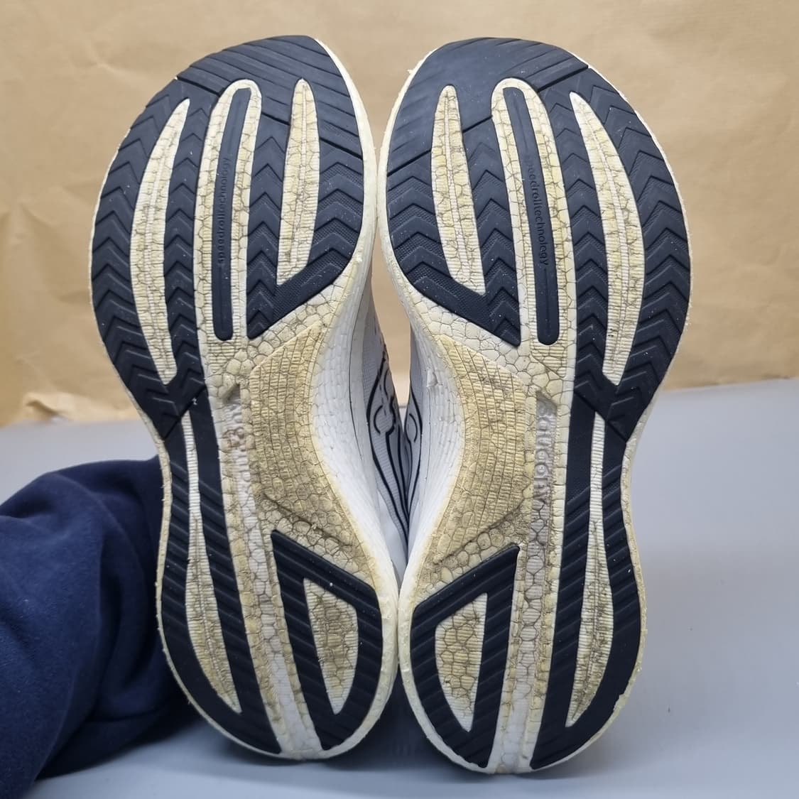 써코니 엔돌핀 스피드3 런닝화275 상품이미지3