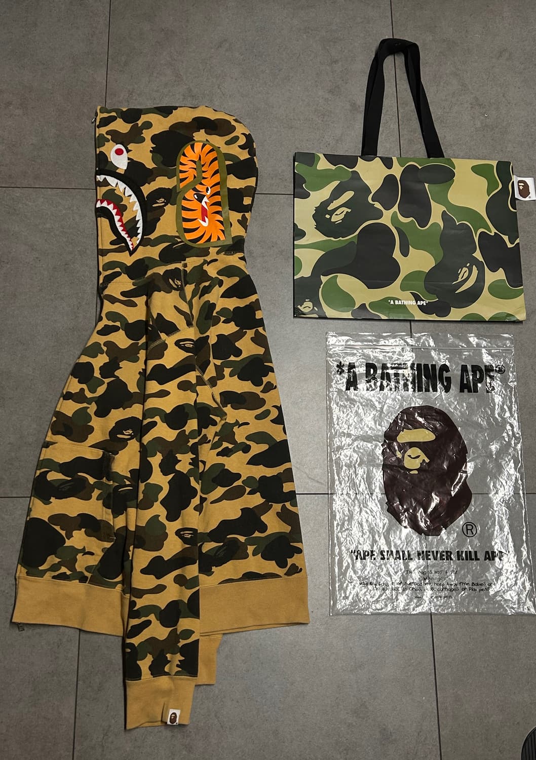 베이프 황계 샤크 후드집업 상품이미지2