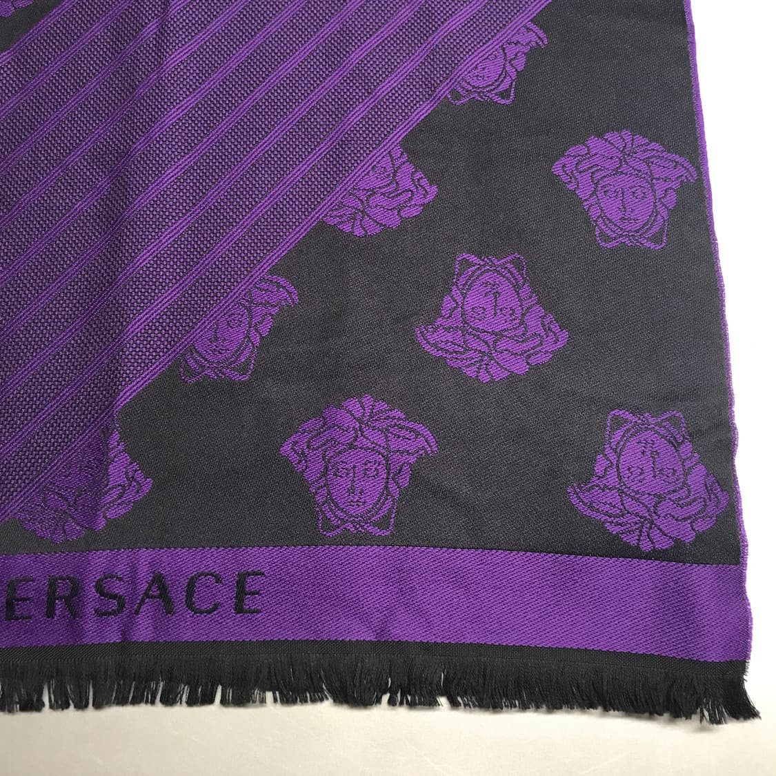 베르사체 메두사 머플러 퍼플 상품이미지4