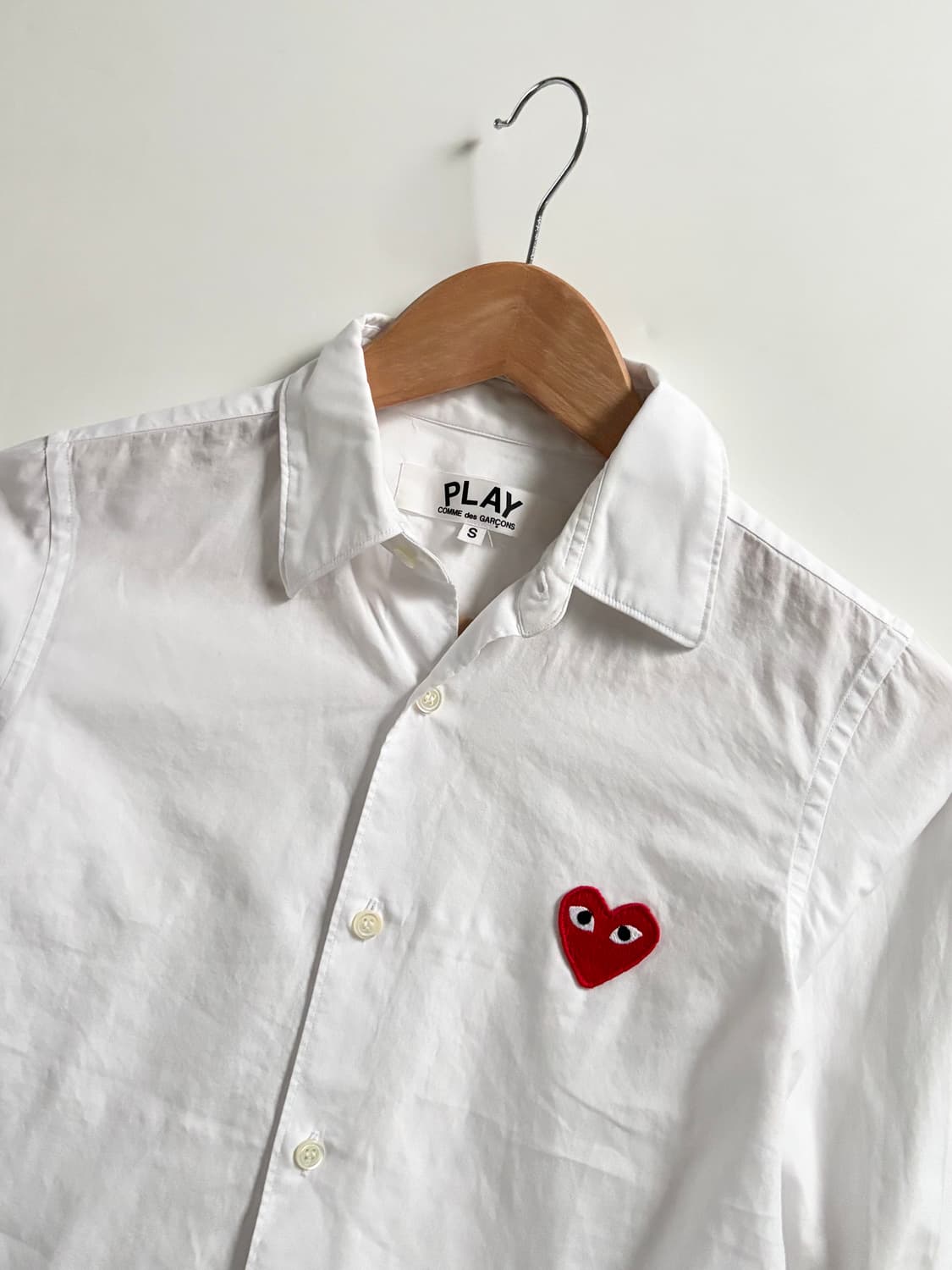 COMMEdesGARCONS 꼼데가르송 레드와펜 화이트컬러 우먼라인 셔츠 상품이미지2