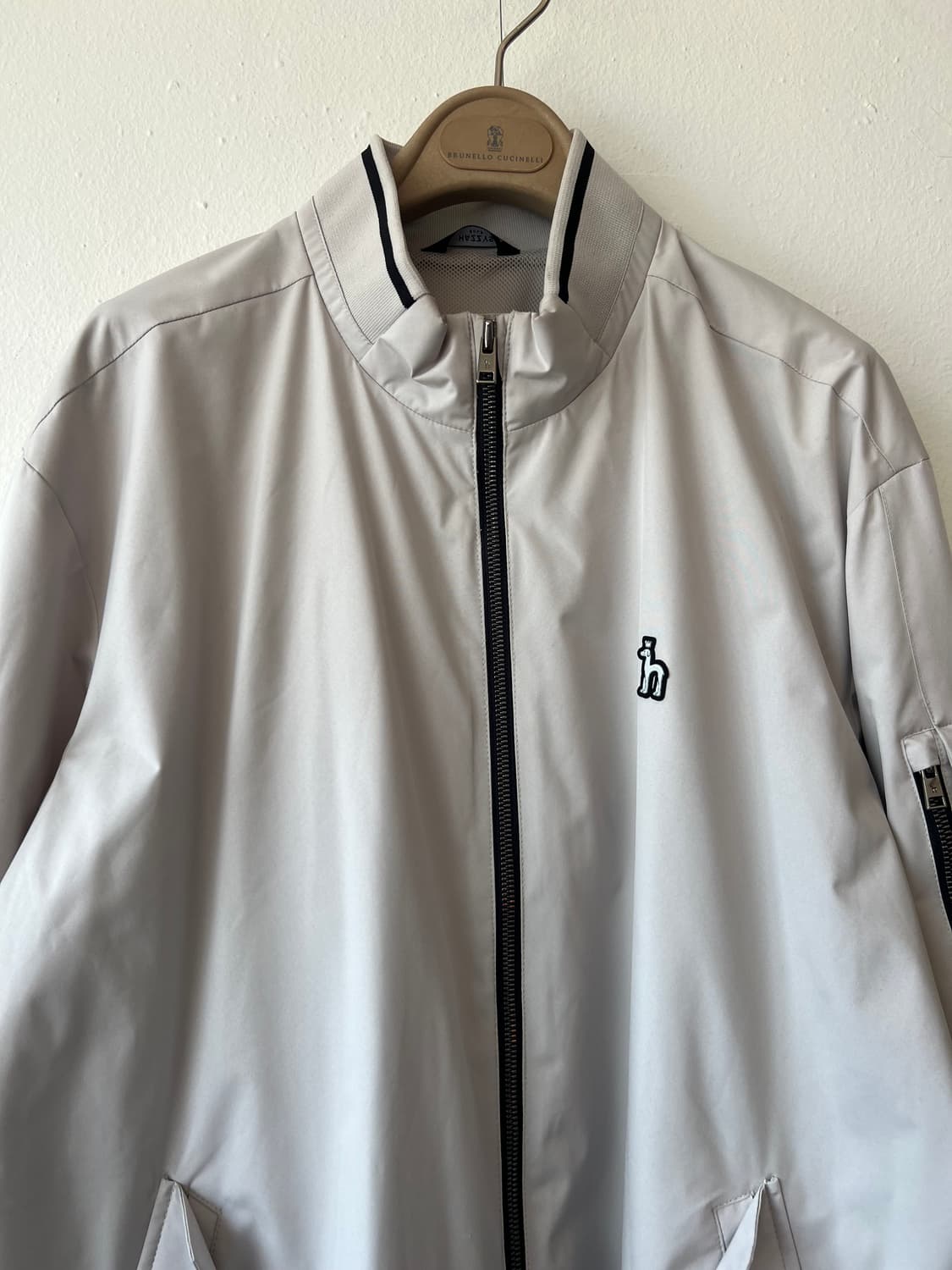 헤지스골프 남성 베이지 매쉬바람막이점퍼
 상품이미지2