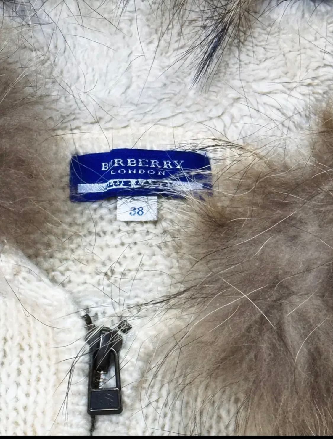 버버리 블루라벨 니트 울프죠 라쿤퍼 후드 조끼 상품이미지3