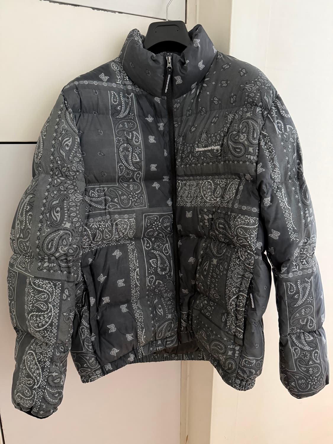 XL) 디스이즈네버댓 반다나 덕다운 패딩 블랙 상품이미지1