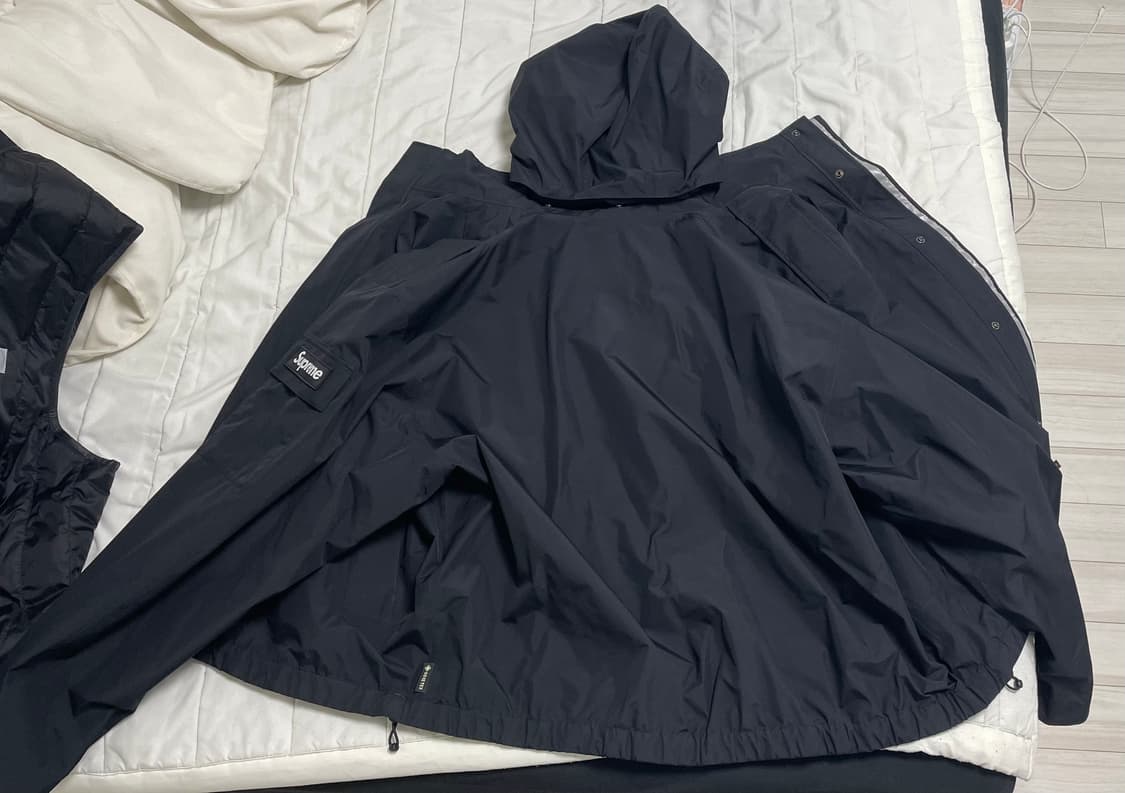 L 슈프림 투인원 고어텍스 쉘 + 퀼티드 라이너 베스트 블랙 - 25SS 상품이미지5