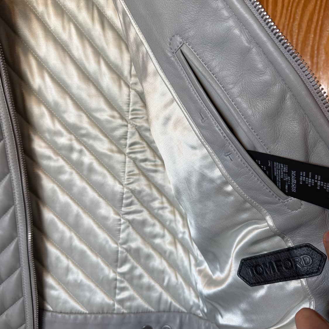 톰포드 양가죽 그레이 패딩 라이더 자켓 판매 합니다. 상품이미지6
