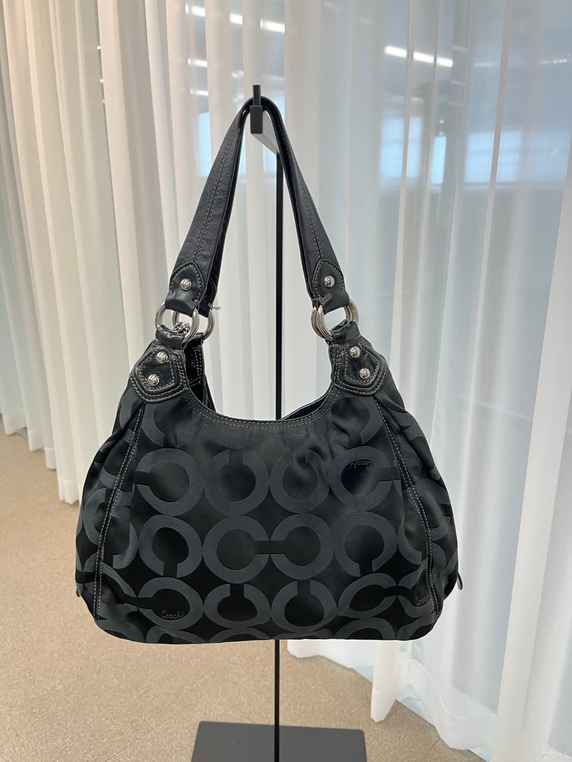 Coach Black Logo Shoulder Bag 상품이미지3