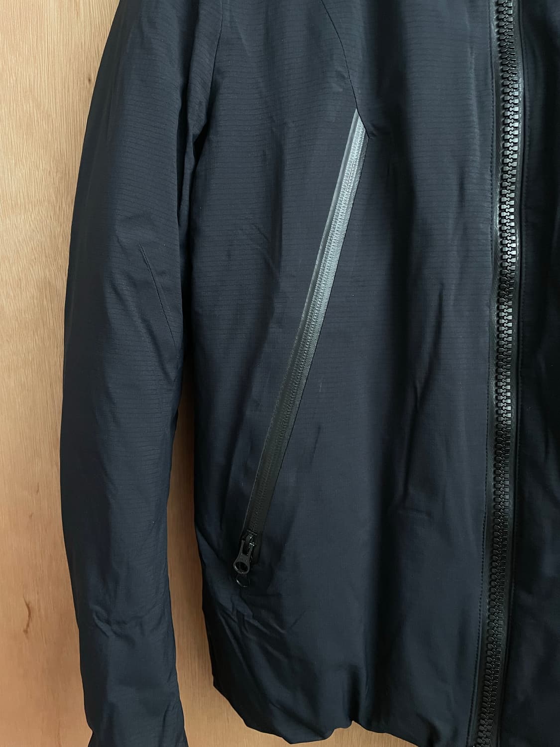 어태치먼트 다운 봄버 자켓 상품이미지5