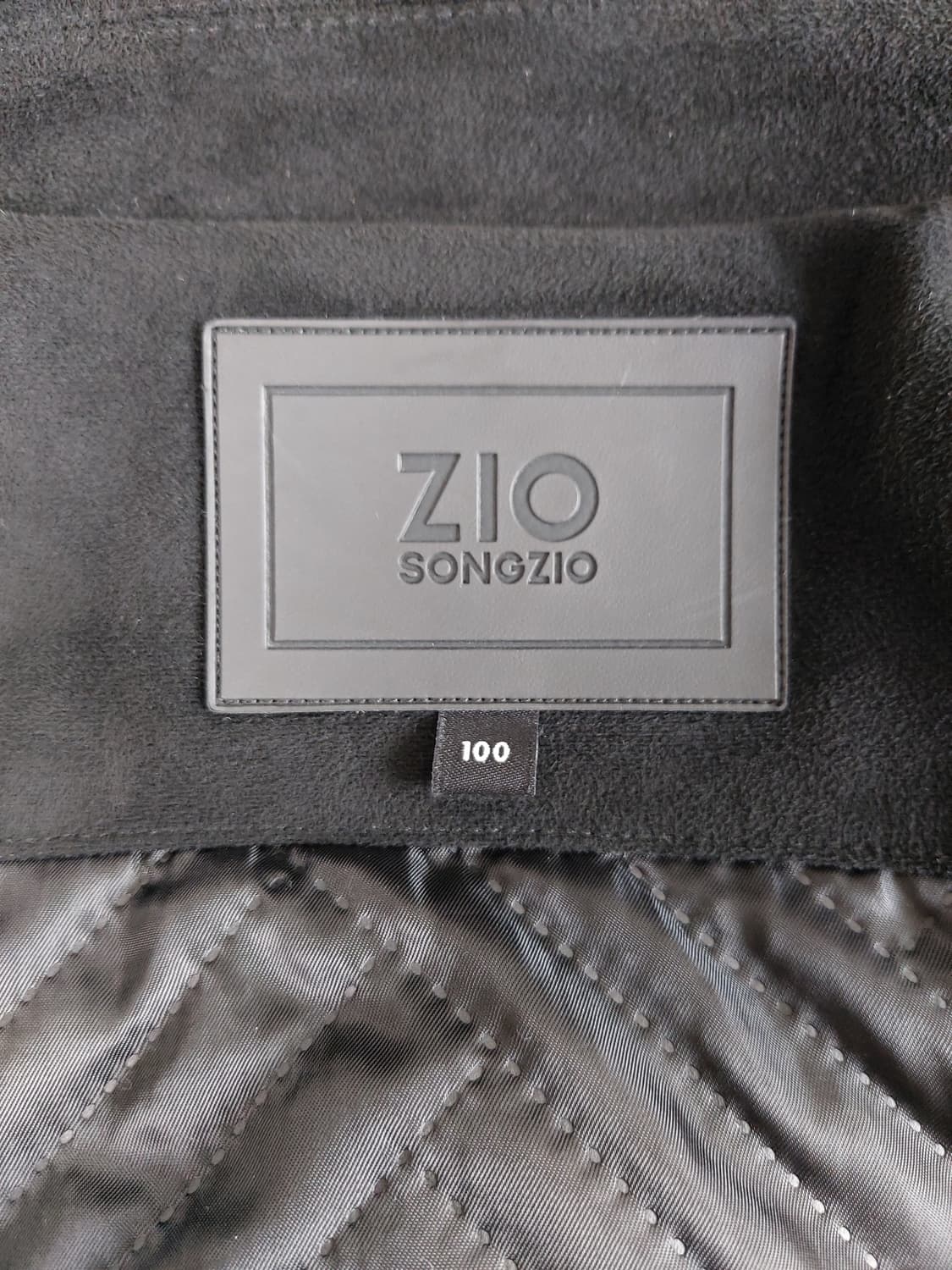 지오송지오 블랙 스웨이드 페이크 트러커 자켓(100)

 상품이미지5