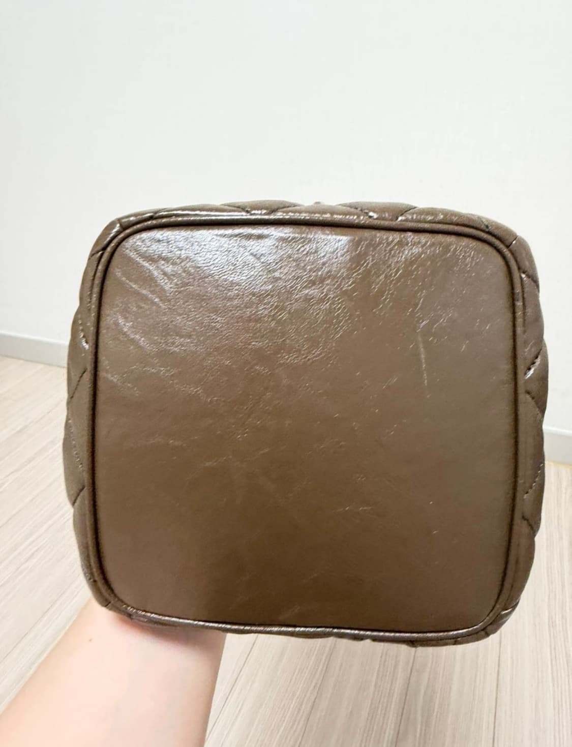 마뗑킴 스터드 미니 퀄팅 버킷백 브라운 상품이미지5