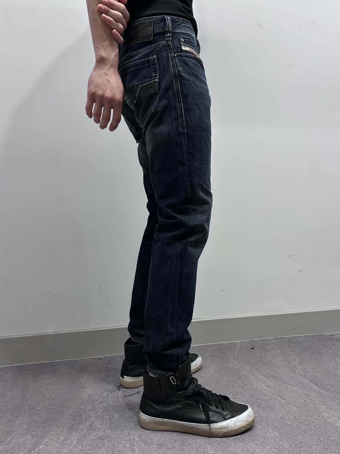 디젤 자티니 슬림 워싱 데님 팬츠 상품이미지2