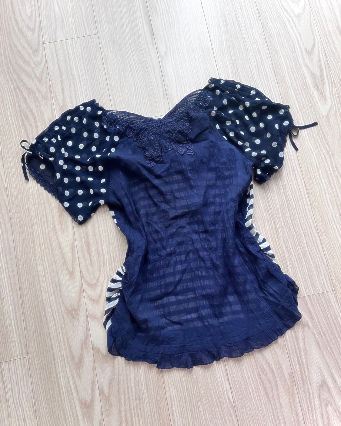 엑시즈팜 네이비 도트 스트라이프 블라우스 상품이미지4