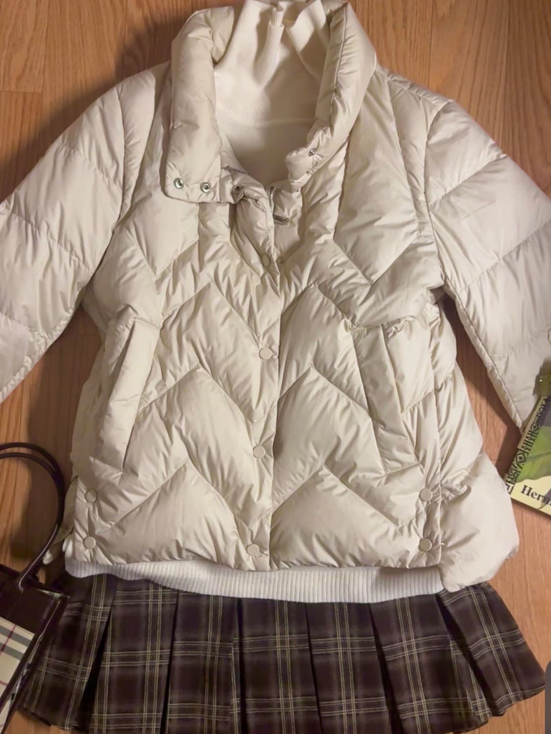 아이보리 여성 오리털 경량 패딩 상품이미지2