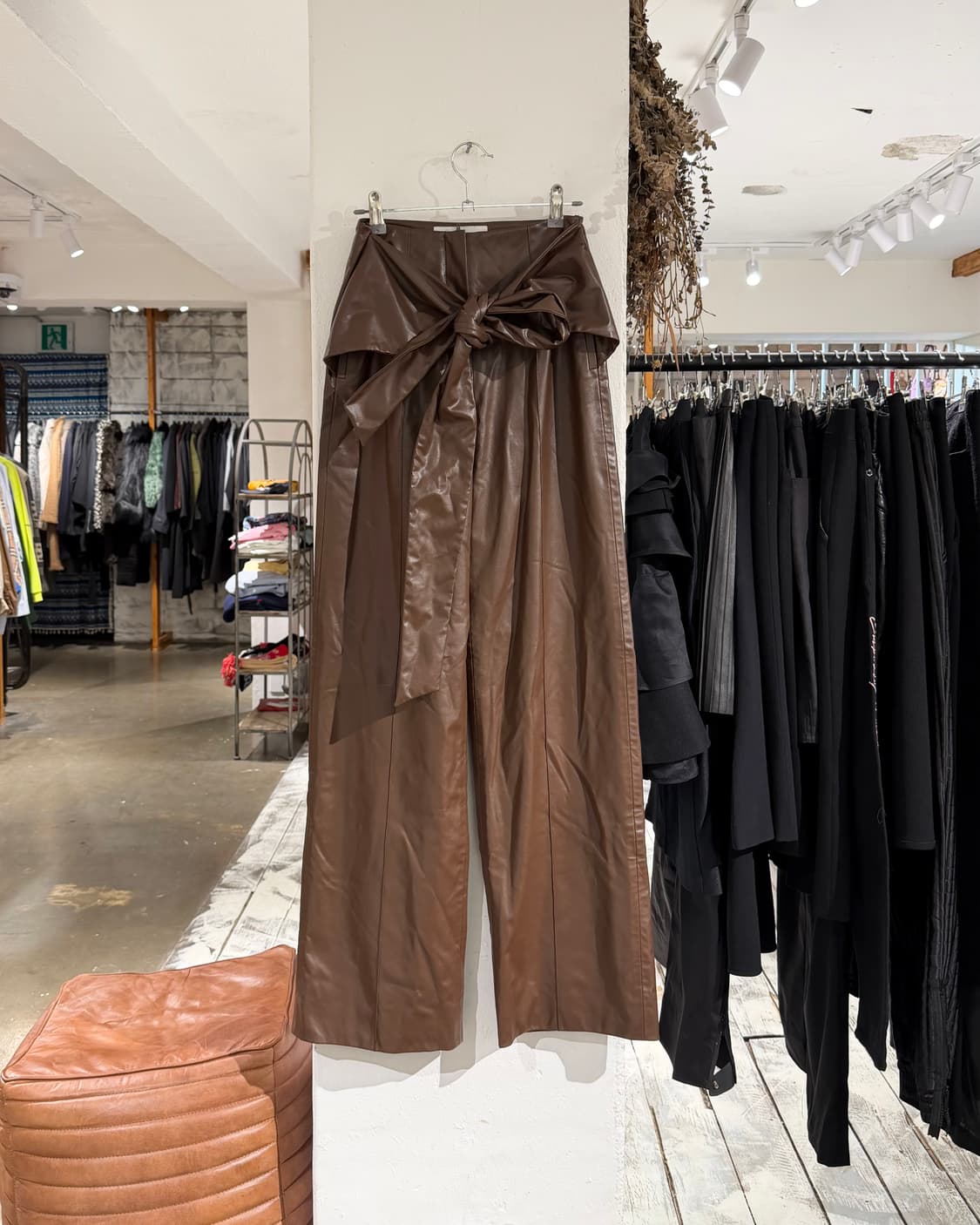 알렉산드르 아흐하카츠시빌리 브라운 fw20 레더 랩스타일 팬츠 상품이미지1