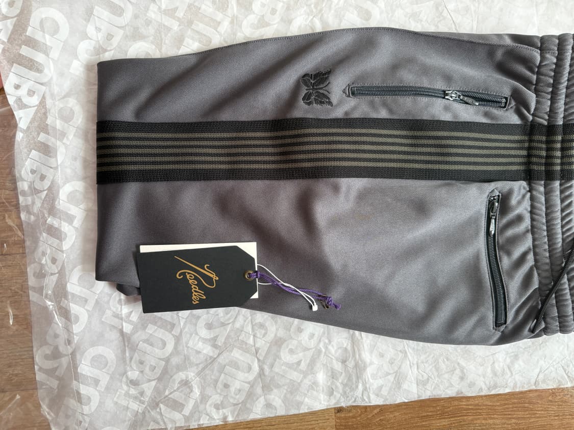 니들스 스컬프스토어 한정 내로우 트랙팬츠 차콜 M 상품이미지1