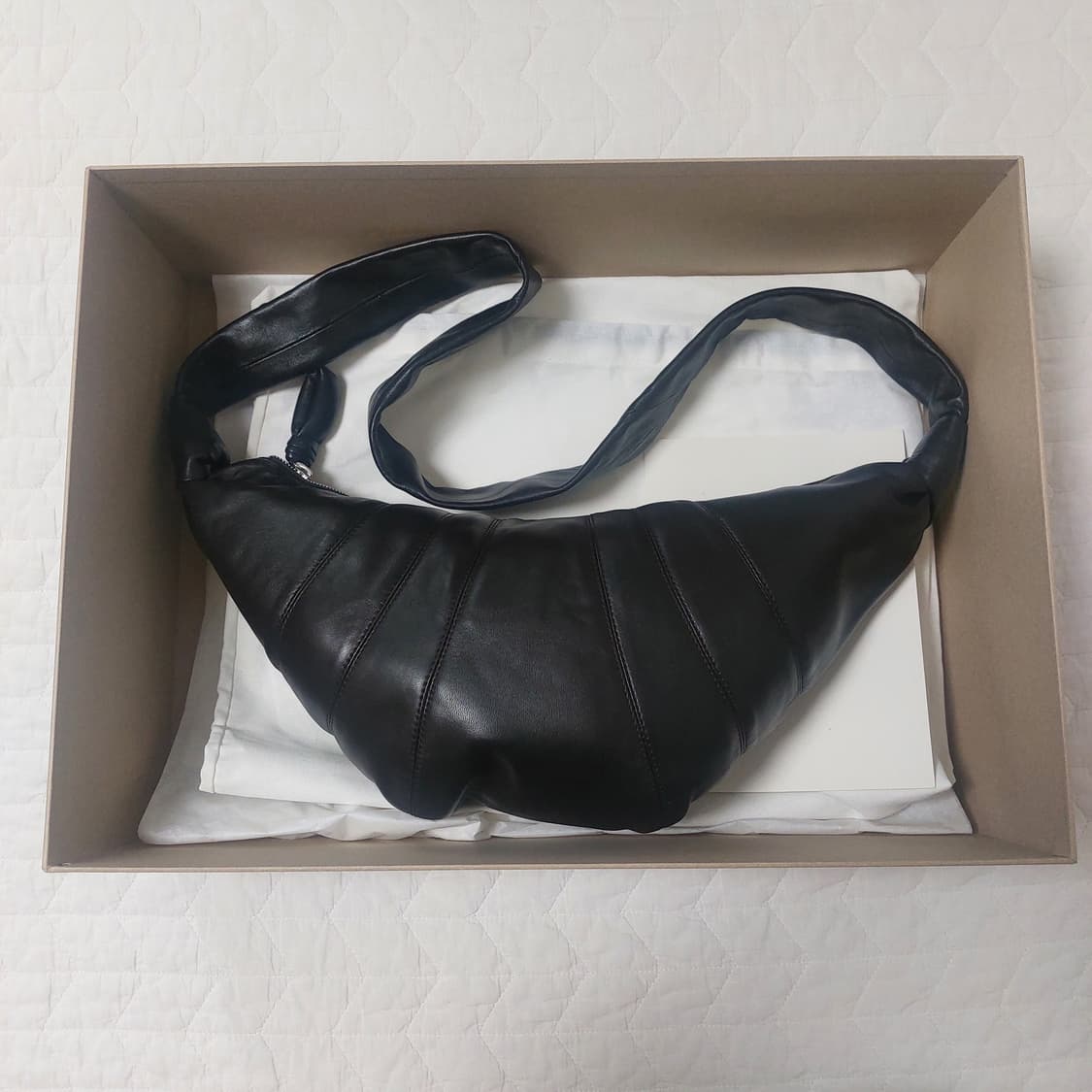 르메르 크로와상백 미디엄 다크초코 새상품 상품이미지1