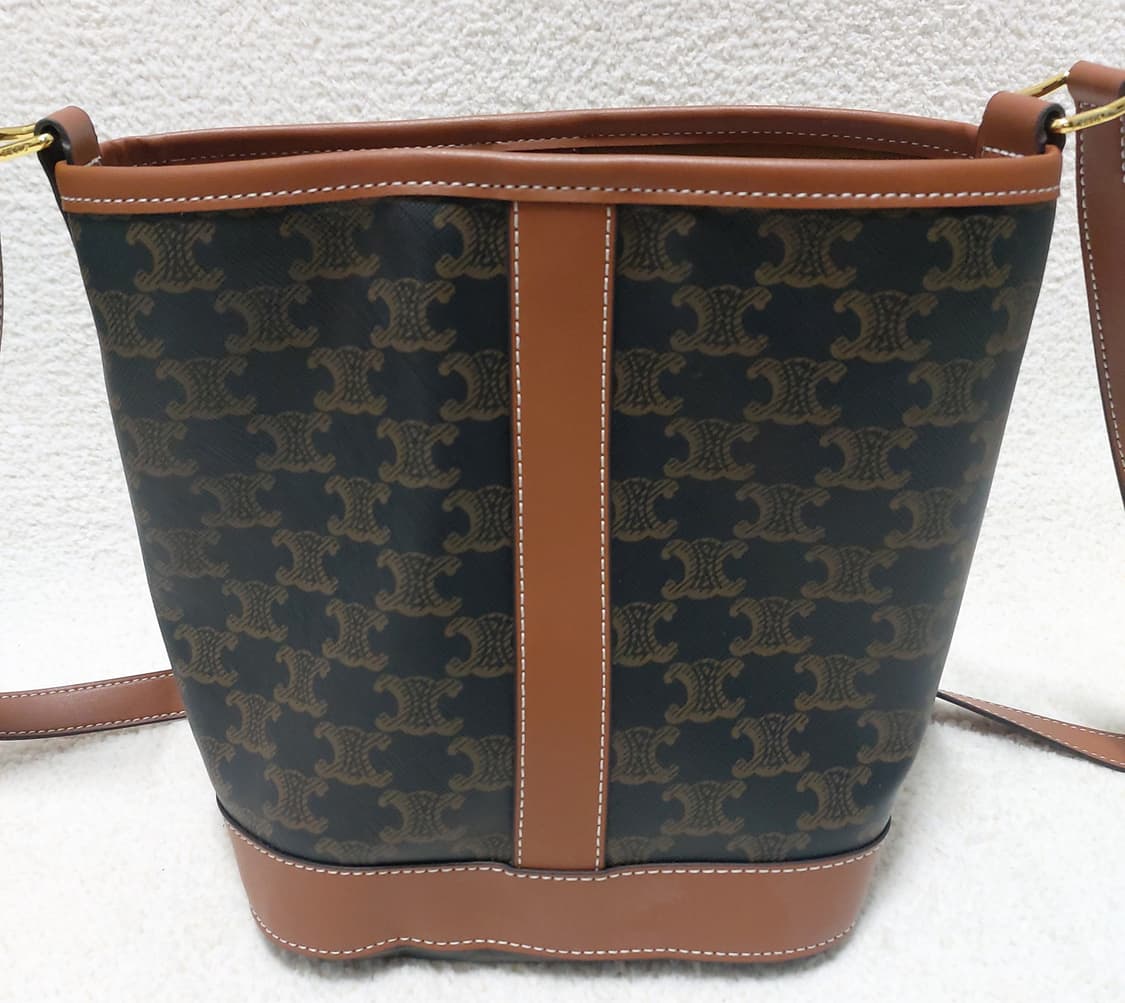 셀린느 트리옹프 버킷백 상품이미지2