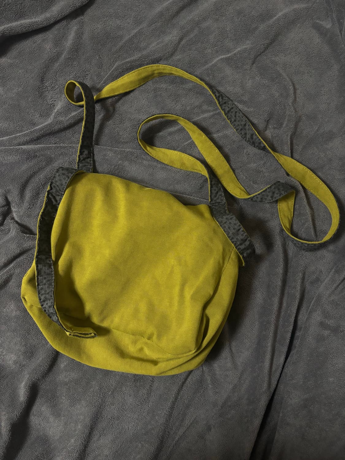 Coyseio FOLDING SWEAT CROSS BAG OLIVE 상품이미지9