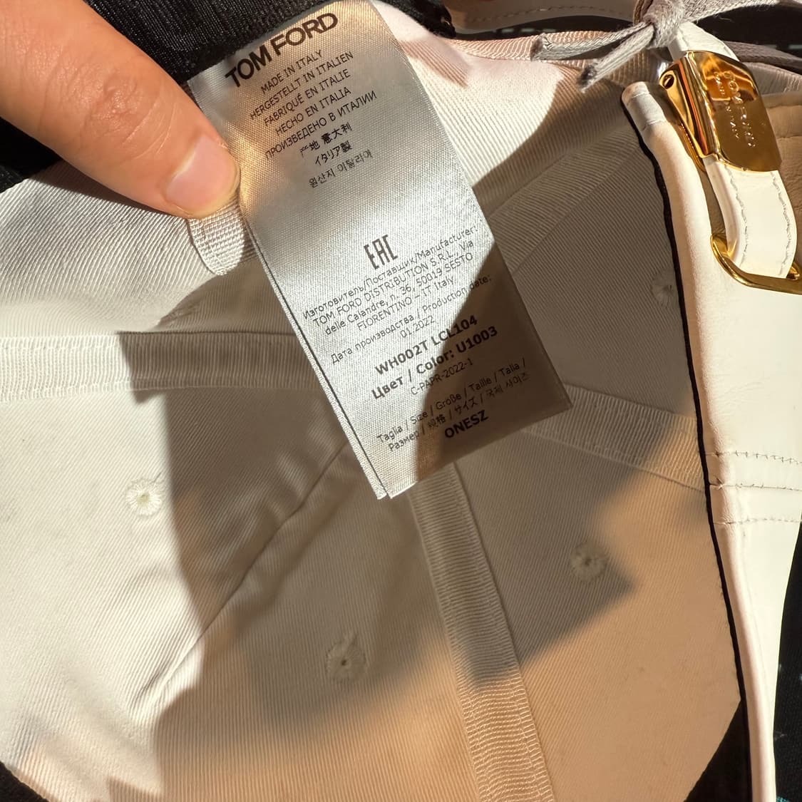 톰포드 23 S/S 금장 TF 로고 레더 볼캡 판매 합니다. 상품이미지7