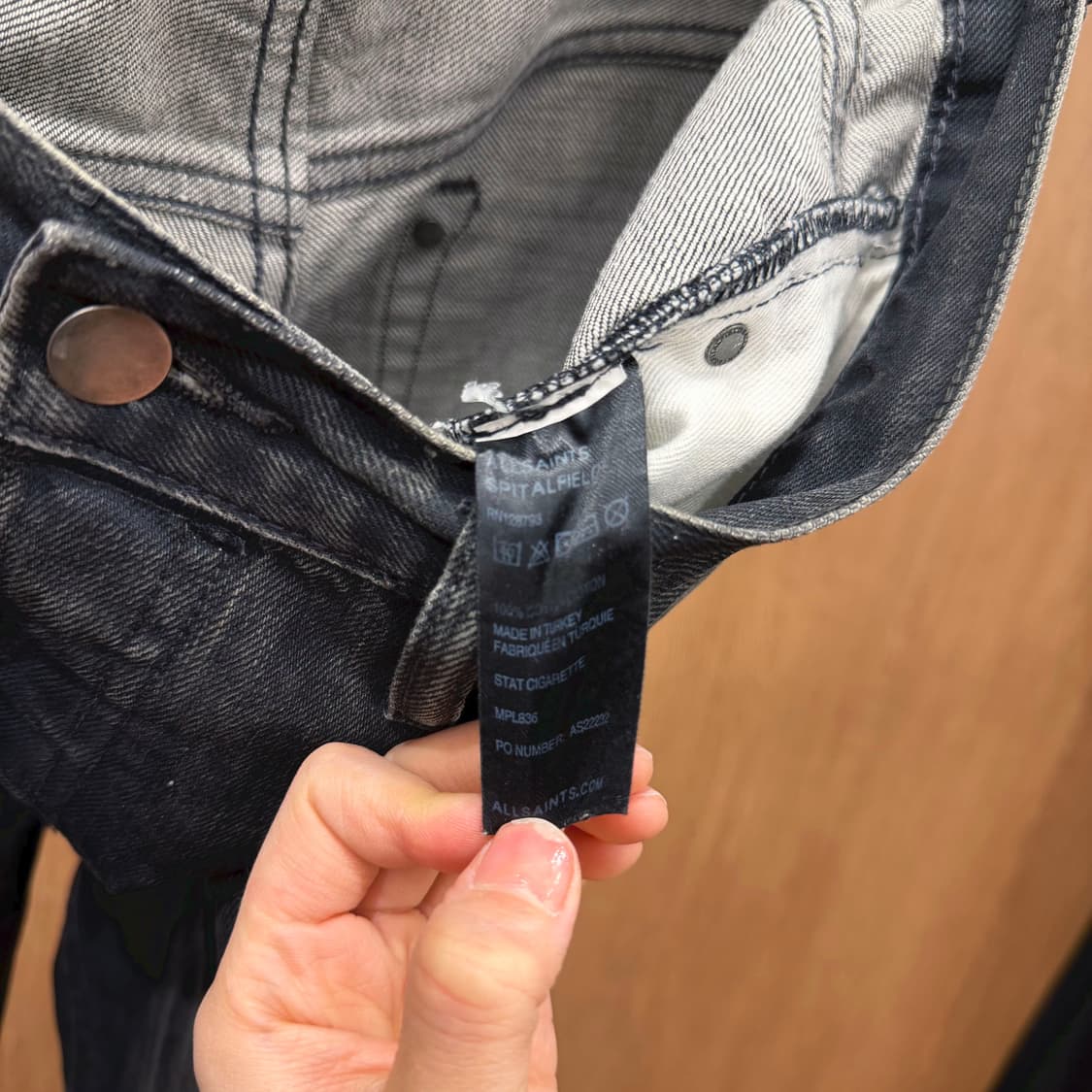 올세인츠 워싱 데님 팬츠 블랙 로고 패치 버튼 클로징 슬림 디테일 그레이 상품이미지9