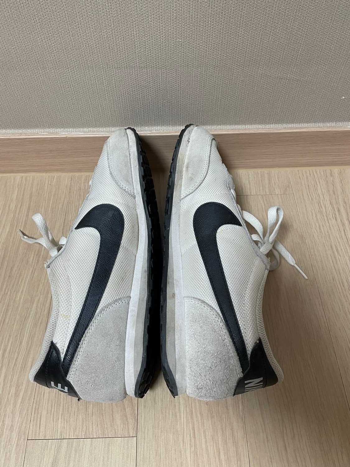 나이키 마크러너 흰검 상품이미지5