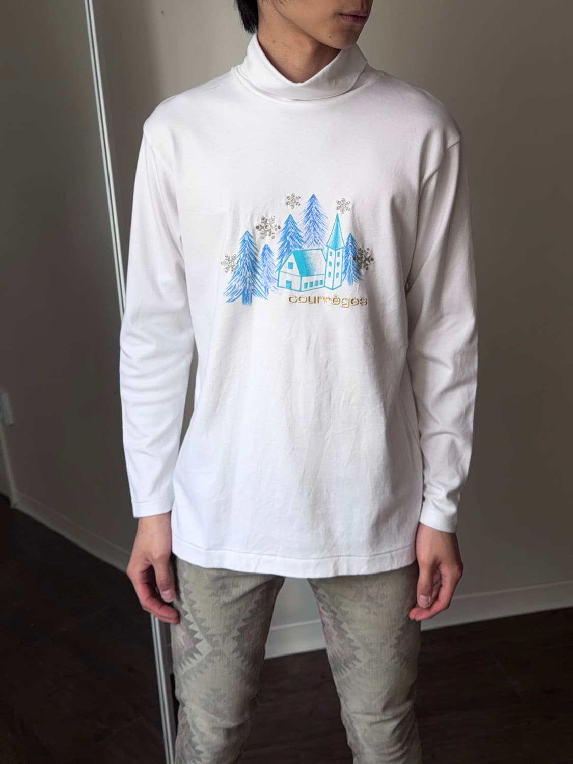 Courrèges "눈 내리는 숲 속의 집" 폴라 슬리브 상품이미지4