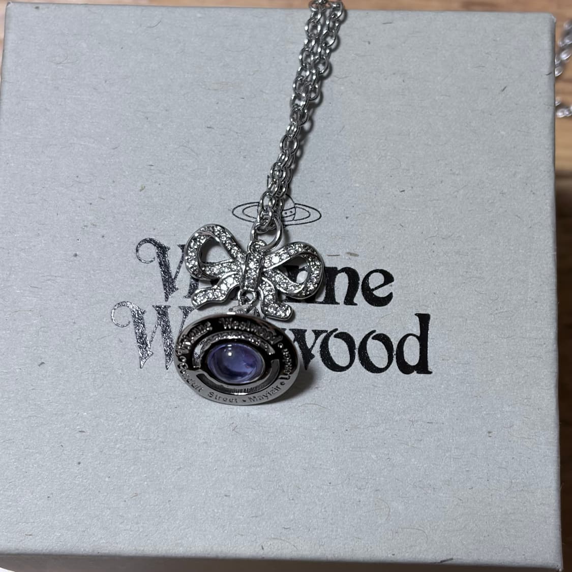 비비안웨스트우드 옥타비아 리본 오알비 목걸이 바이올렛  상품이미지2