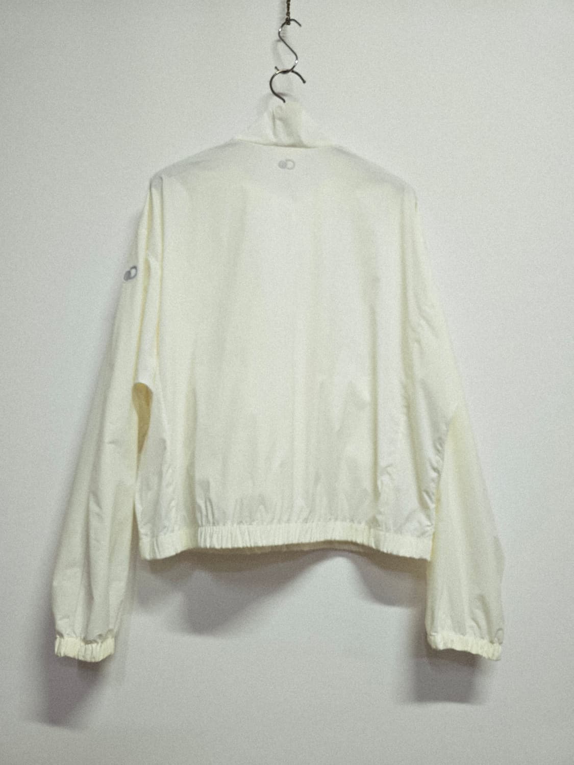 디스커버리 아이보리 크롭 바람막이95 상품이미지5