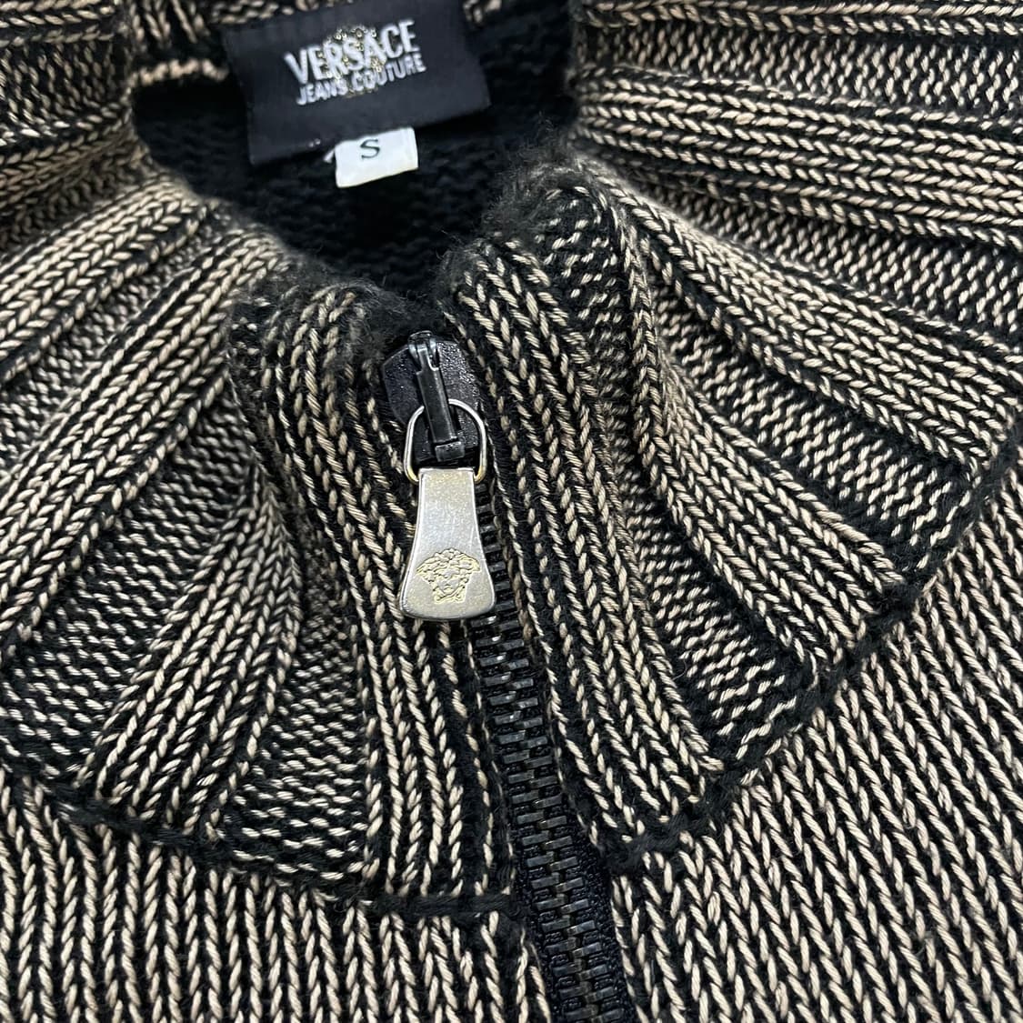 베르사체 진스 꾸띄르 가먼트다이드 니트 집업 상품이미지4
