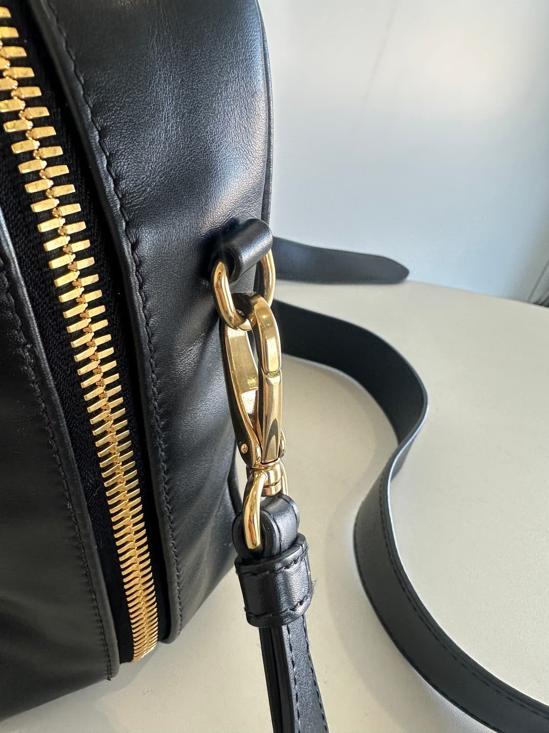 미우미우 가죽 탑 핸들 보백 상품이미지5