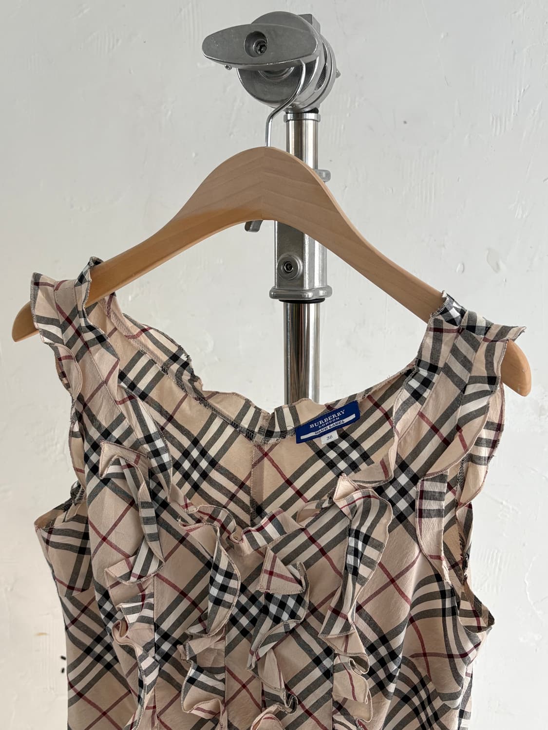 Burberry 버버리 블루라벨 노바체크 셔링 슬리브리스 탑 상품이미지2