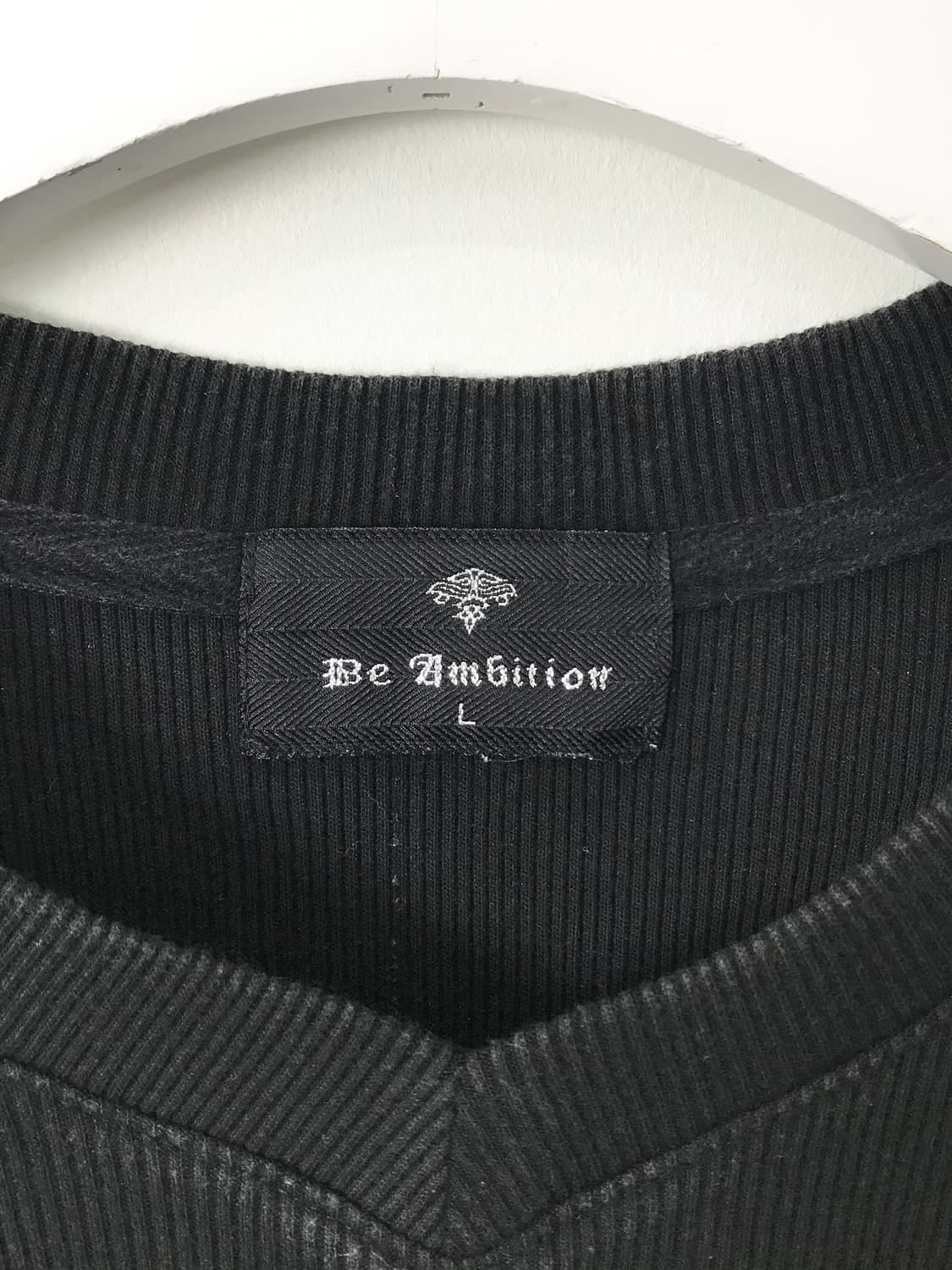 'AMBITION' Gothic Cross V-Neck Tee 상품이미지6