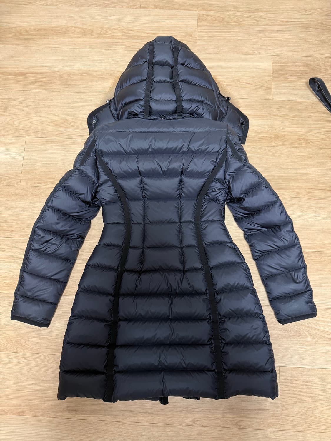 [1사이즈] 몽클레어 헤르민퍼 블랙 여자 패딩 상태 최상 상품이미지10