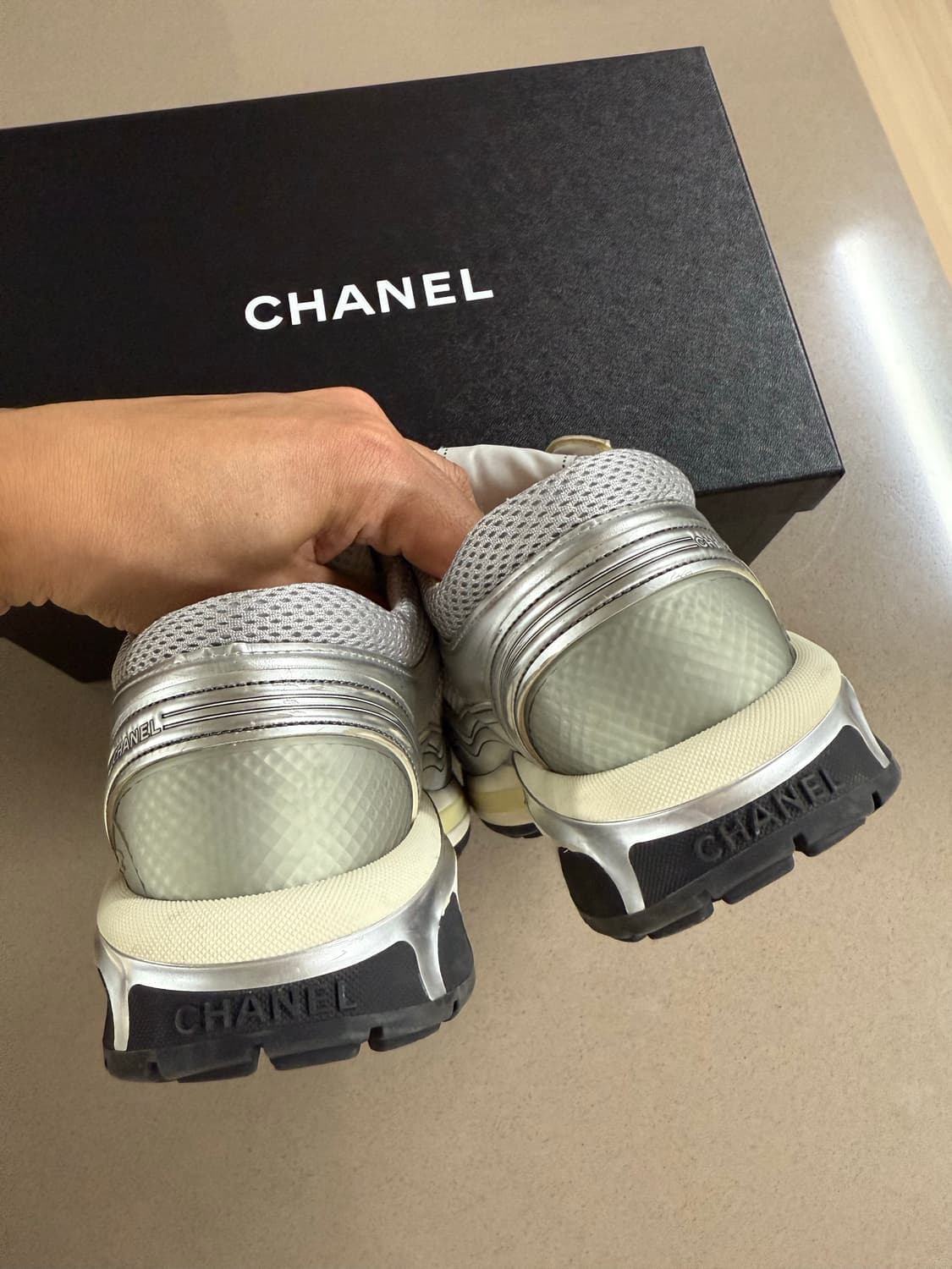샤넬 샤식스 실버 37.5 사이즈  상품이미지3