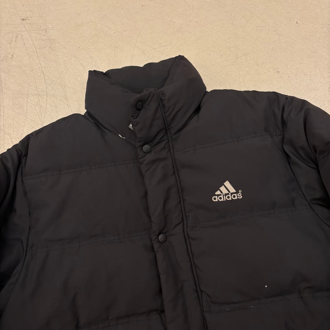 아디다스 사파리 블랙 덕다운 패딩 상품이미지2