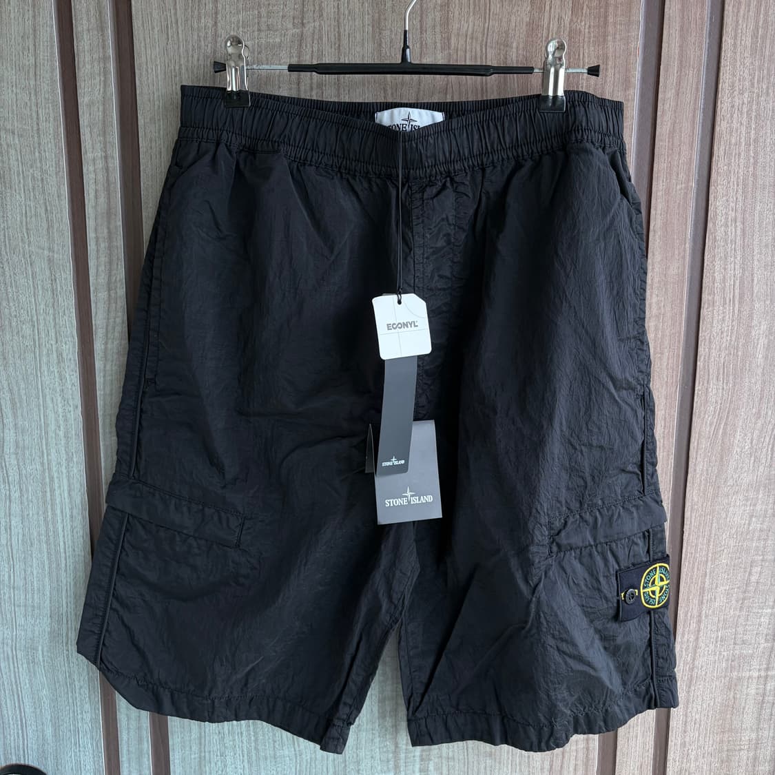 새상품(30)스톤아일랜드 나일론 와펜 메탈 버뮤다 반바지 블랙 상품이미지2