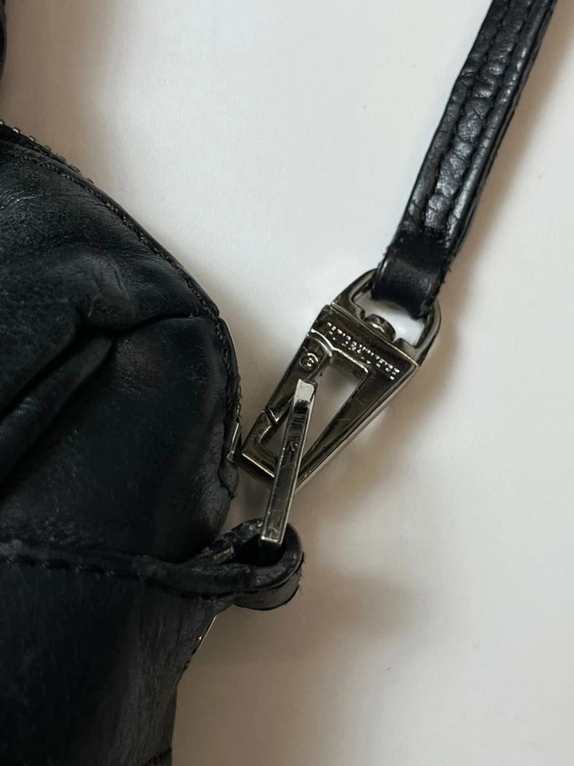 자딕앤볼테르 Y2K 그레인 가죽 써니 미니 숄더백 Q1414 상품이미지4