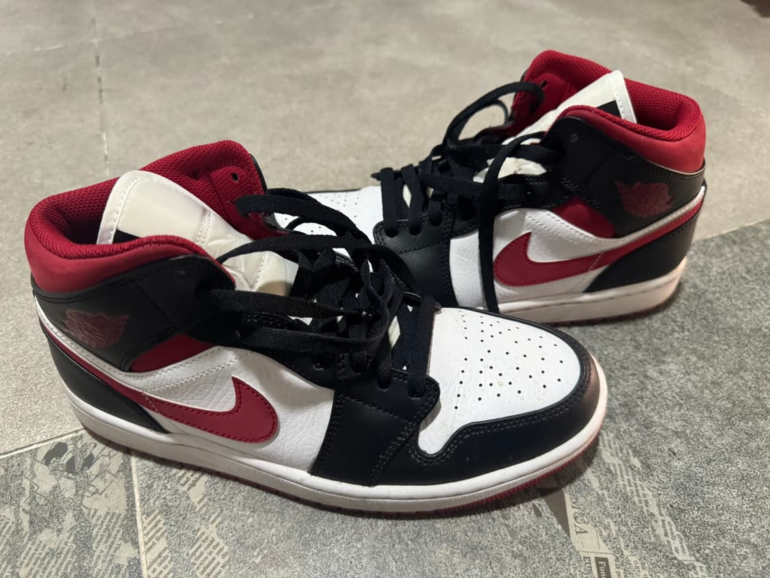 [260] 나이키 조던 1 미드 짐레드 블랙 화이트 상품이미지1