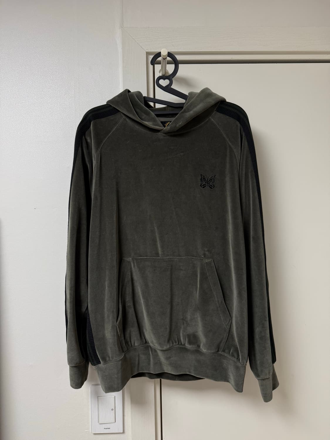 니들스 벨루어 후드 카키 XS 상품이미지1