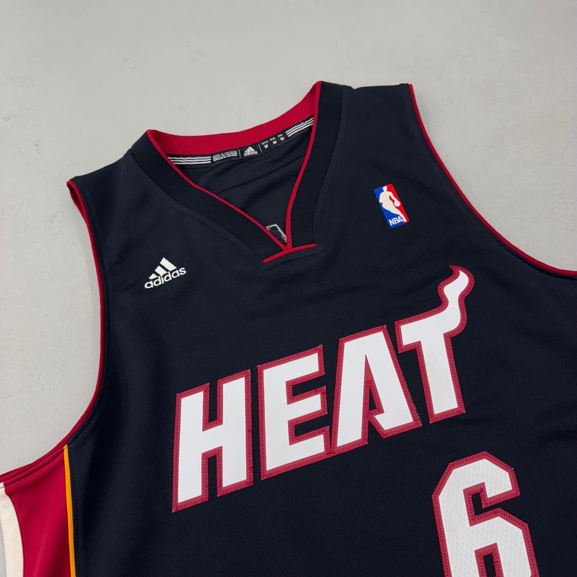 아디다스 X NBA 르브론 제임스 마이애미 히트 유니폼 져지 상품이미지4