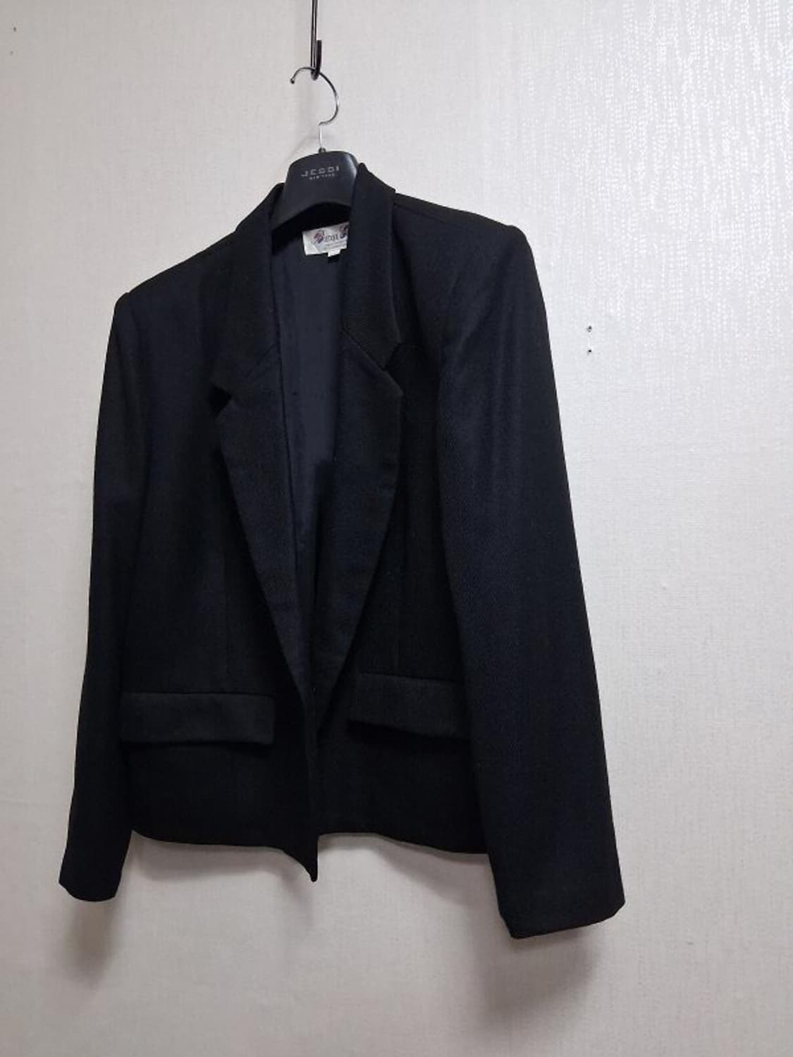 부티크 에코 가오리핏 숏자켓 77사이즈입니다. 검정색상에 순모 울 모직  상품이미지2