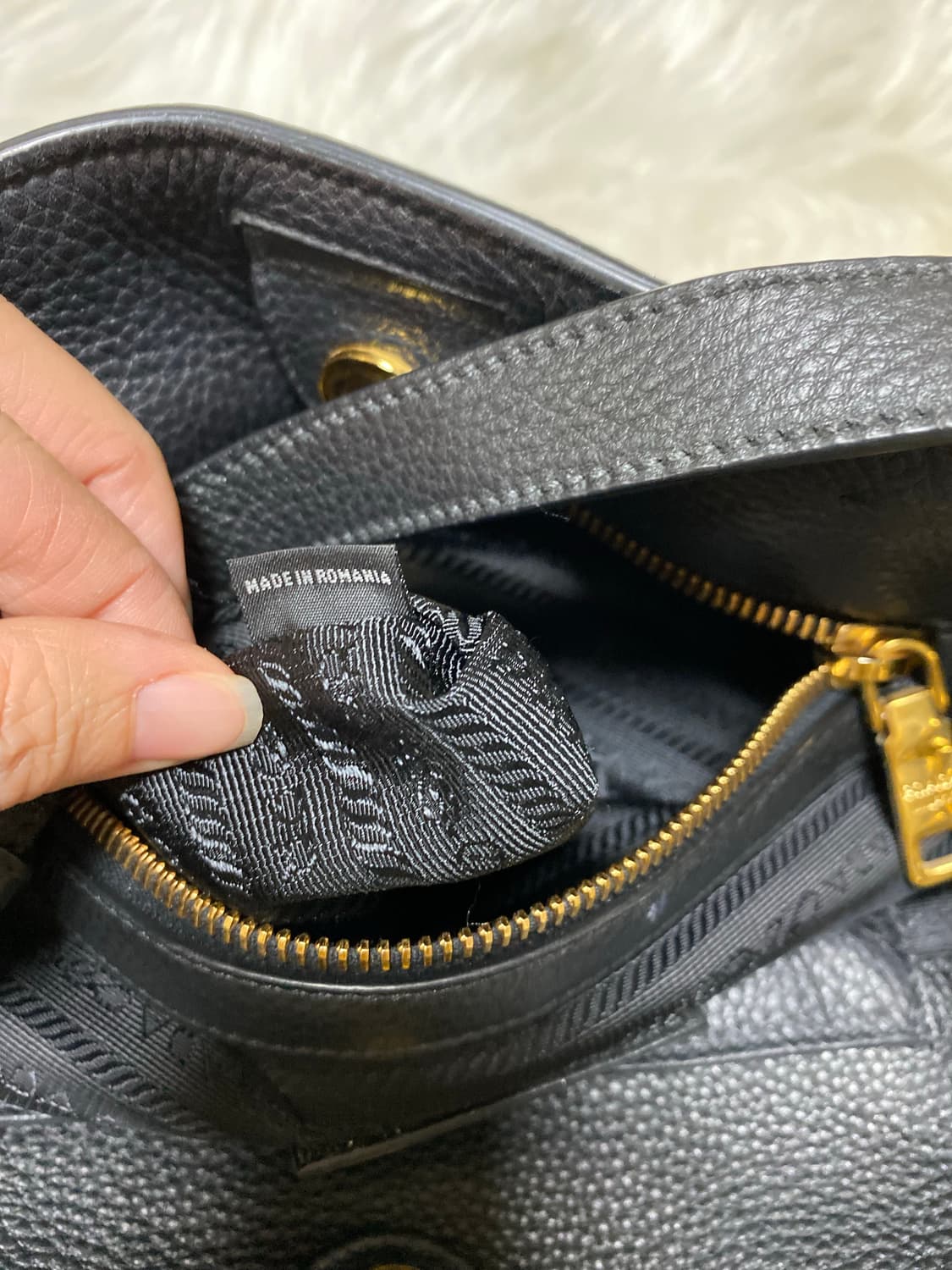 프라다  비텔로 다이노 레더 토트 숄더백 블랙 금장 상품이미지9