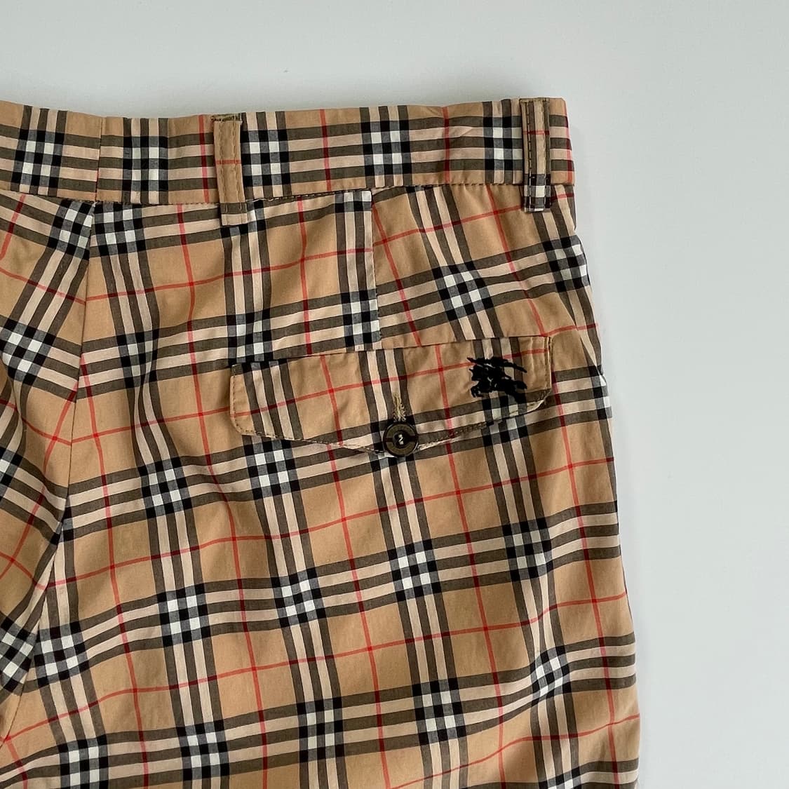 Burberry 노바체크 크레스트 자수 하프팬츠 상품이미지5