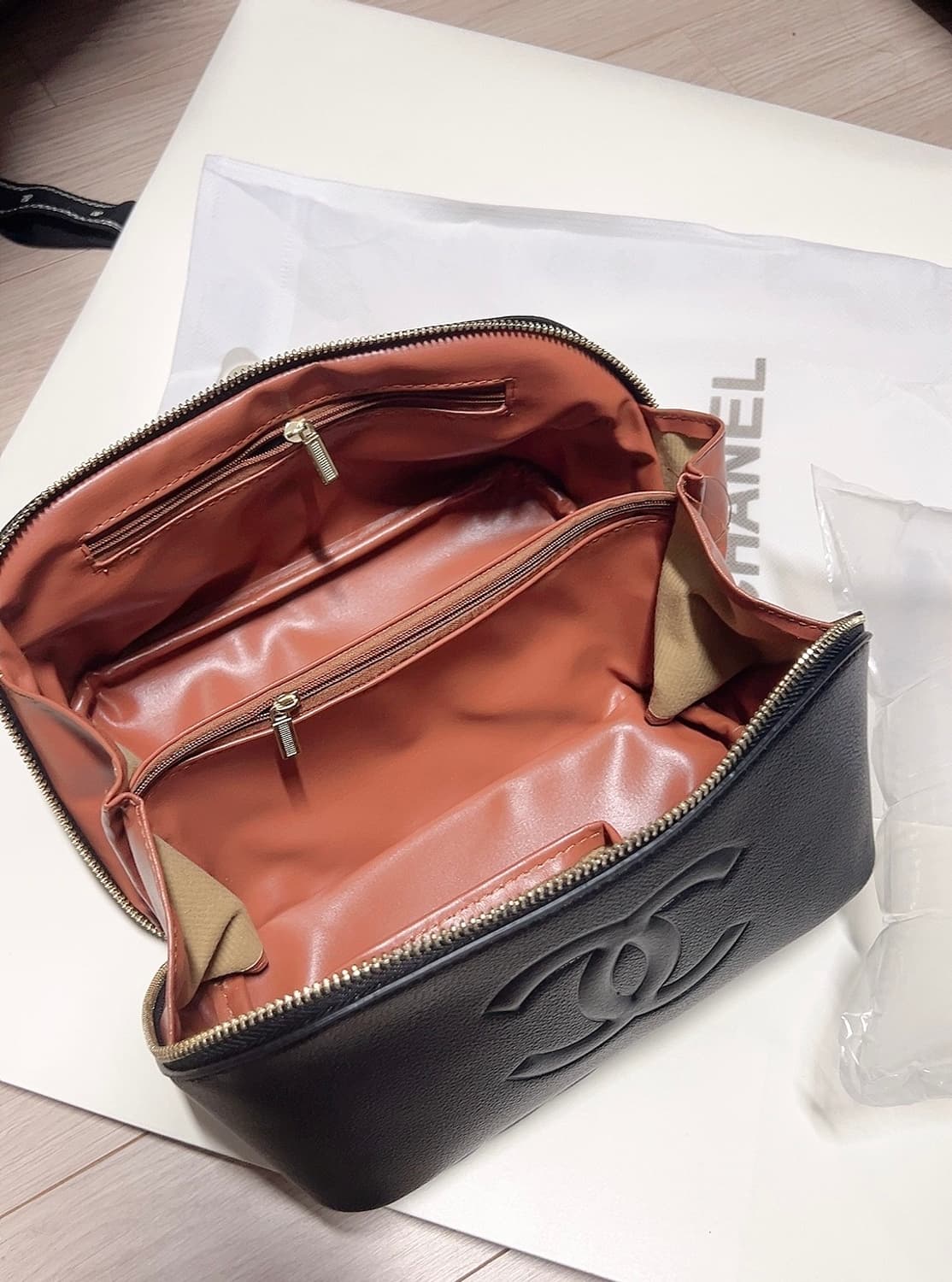 샤넬 큰 화장품 파우치 겸 핸드백 상품이미지3