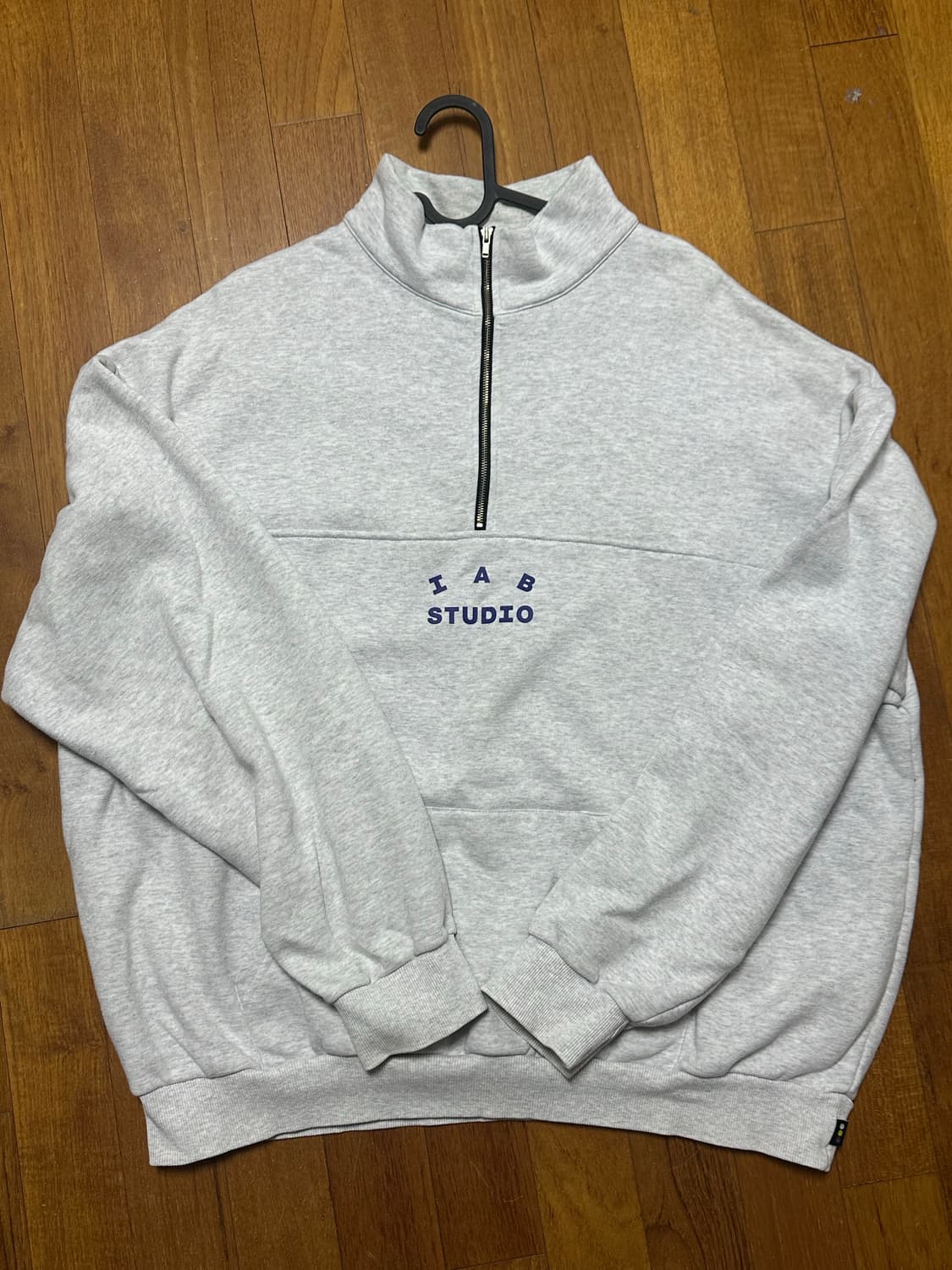 아이앱 스튜디오 하프집업 그레이 초판  상품이미지1