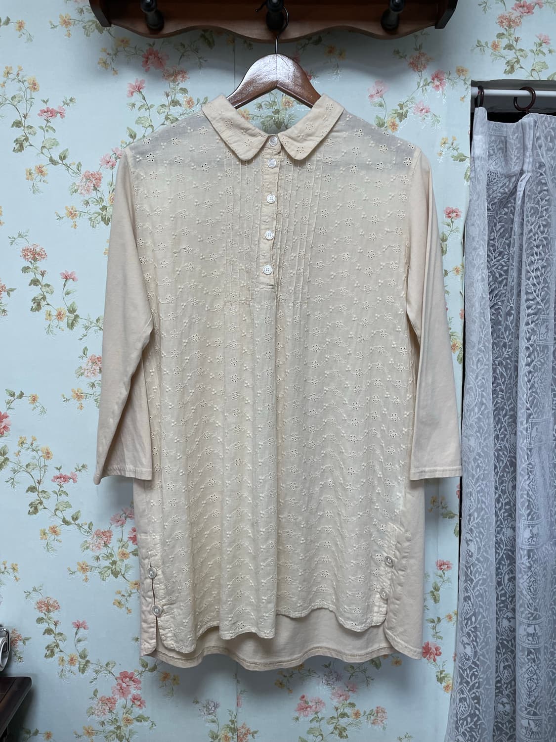 꽃자수 패턴 칠부 블라우스 상품이미지1