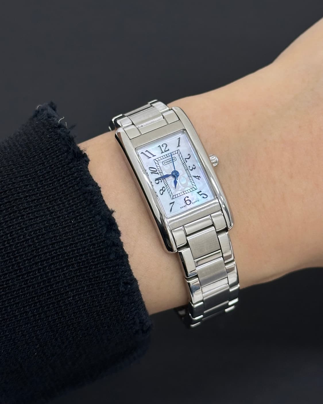 코치 자개 다이얼 렉탱귤러 쿼츠 시계 상품이미지10