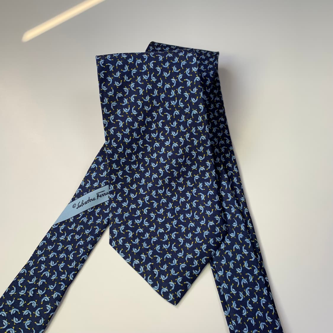 살바토레 페레가모 명품넥타이 100실크 네이비컬러 A+등급 9.2cm 상품이미지8