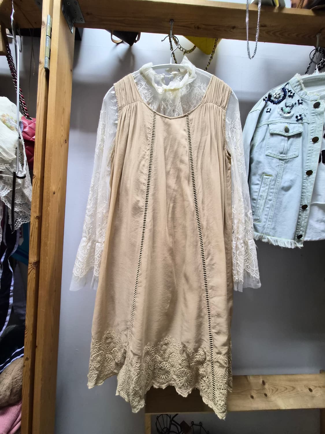 어반리서치 펀칭자수 원피스. 레이스 블라우스 상품이미지1