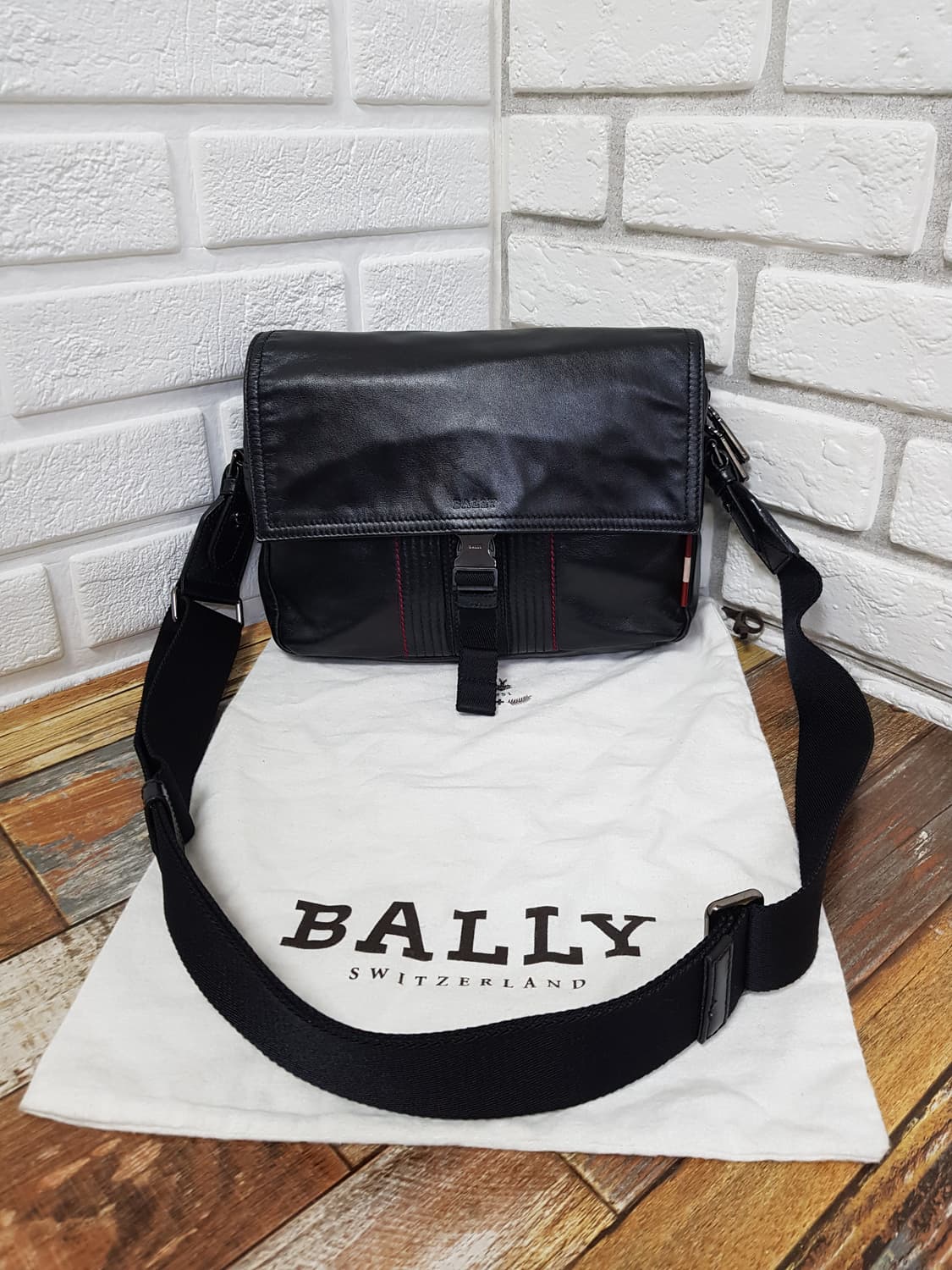 [미사용/정품] BALLY 발리 앤드레스 메신저 백 블랙 상품이미지4